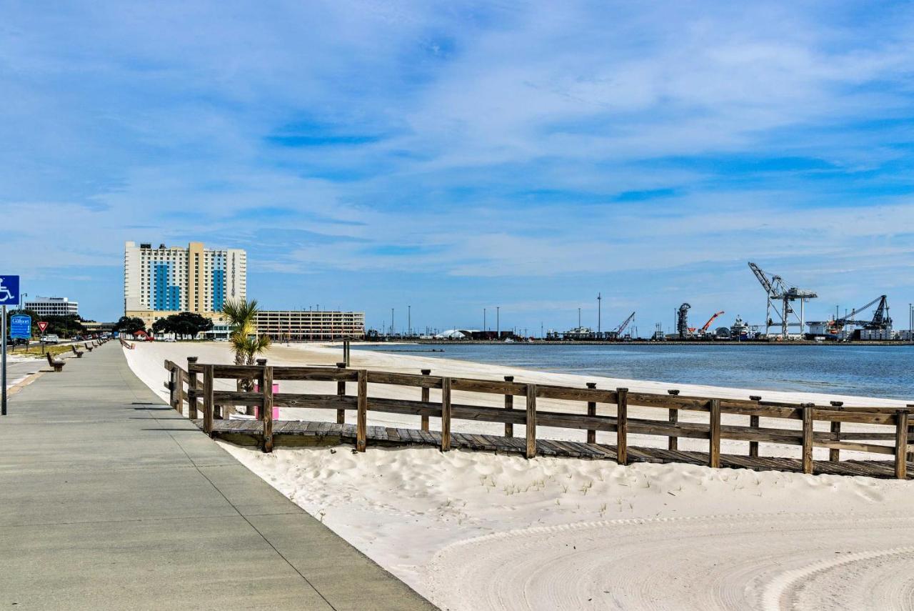Вилла Beachside Getaway - Walk To Gulf, Pier And Casino! Галфпорт Экстерьер фото